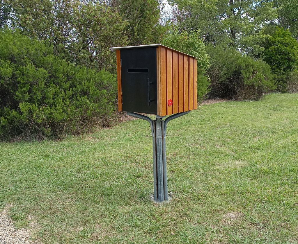 New mailbox built mainly from recycled material – Garry's blog